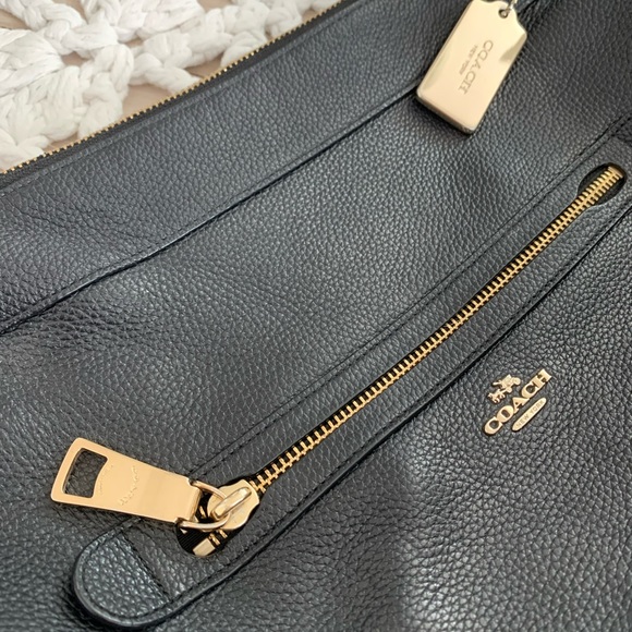 Coach Black Leather Shoulder bag with AdjustableStraps - Picture 3 of 17